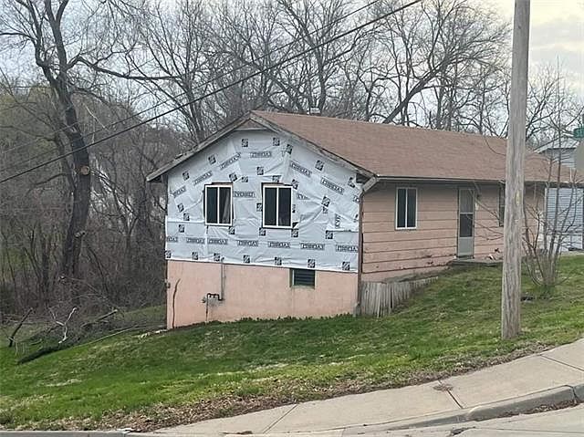 2nd image of 202 Vine St