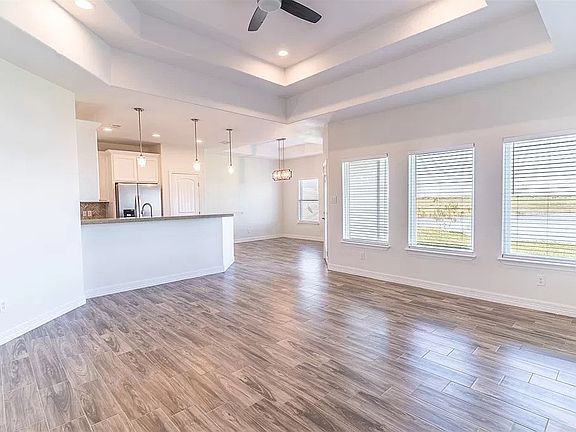 4th image of 40 Valdarama Dr