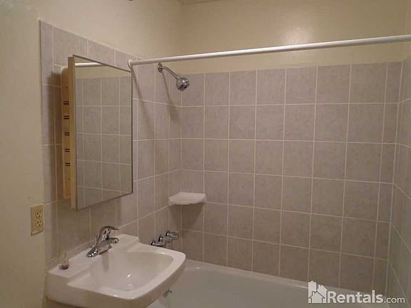 5th image of 500 Piper St APT 2