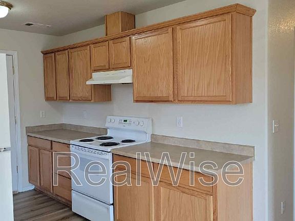 4th image of 224 Henderson Ln