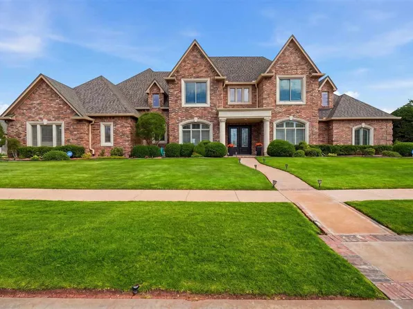 7707 NW Wyatt Lake Dr, Lawton, OK 73505