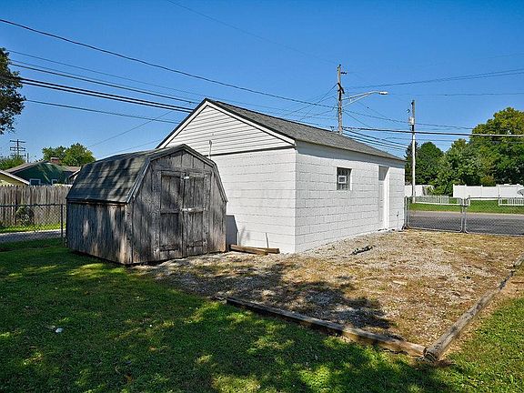 5th image of 1687 Oakwood Ave
