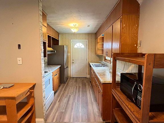 5th image of 305 Grandeur Dr