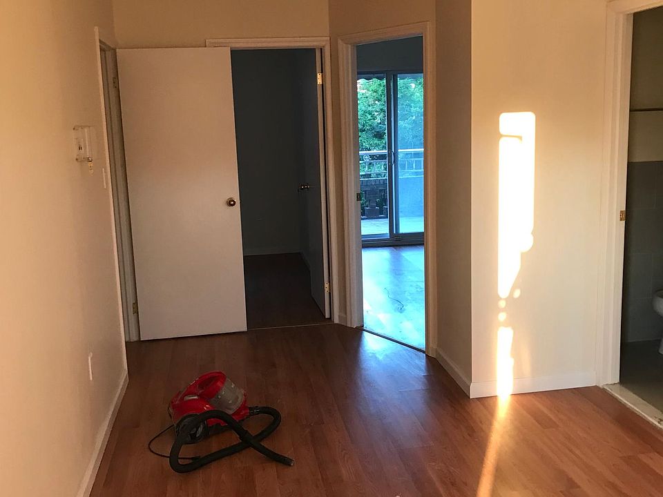2nd image of 7557 Utopia Pkwy