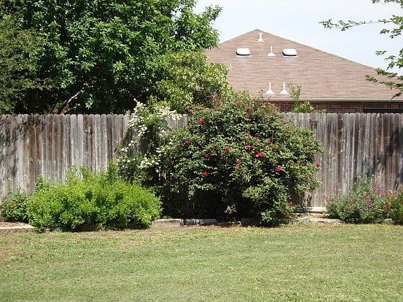 5th image of 774 Pinehurst Dr