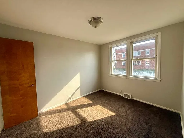 2027 Warrensville Center Rd #4 — Photo 11