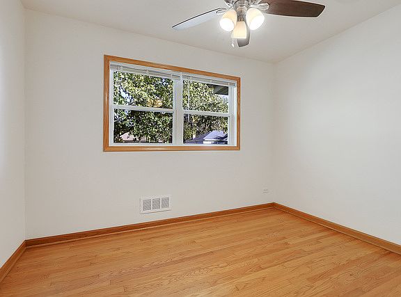 3rd image of 16406 Evans Ave