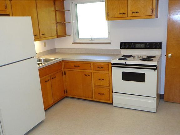 4th image of 4573 E 4th St