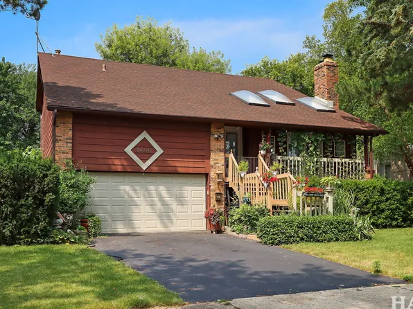 1400 N Pepper Tree Dr, Palatine, IL 60067