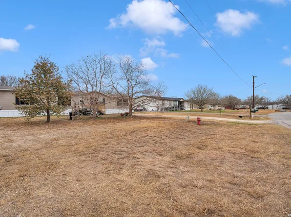 17402 Fx Ball, Elmendorf, TX 78112