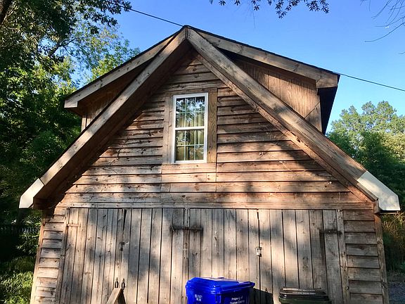 View of exterior (studio on 2nd floor) - recycling & trash i