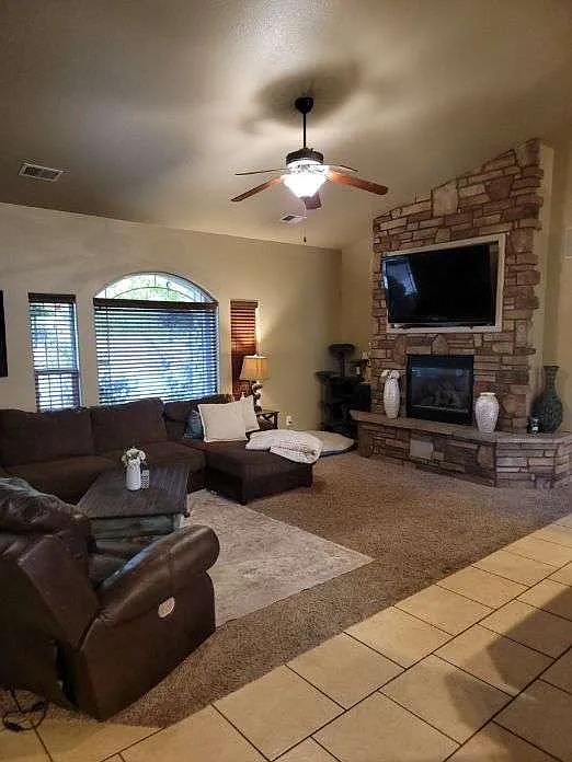 3 bed, 1660 sqft, $2,500 — Photo 3
