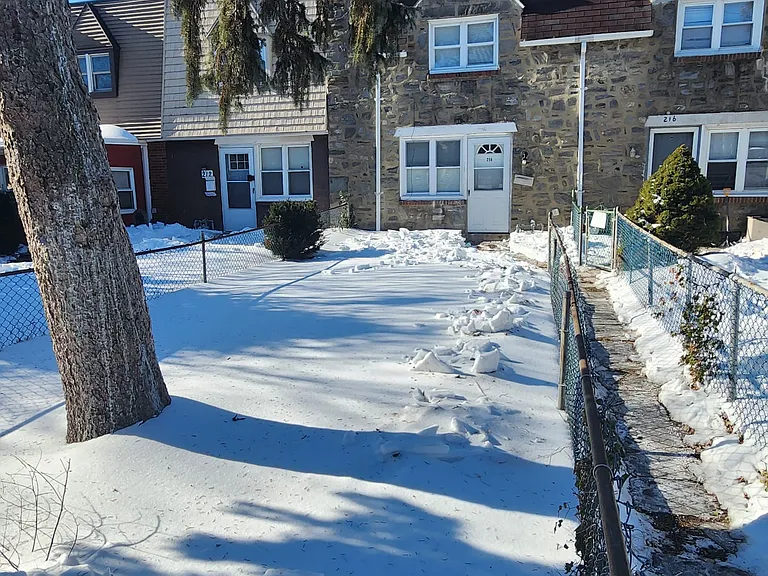 214 Margate Rd — Photo 1