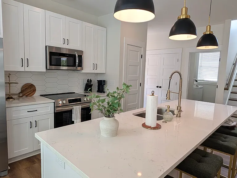 202 S Hancock St — Photo 4
