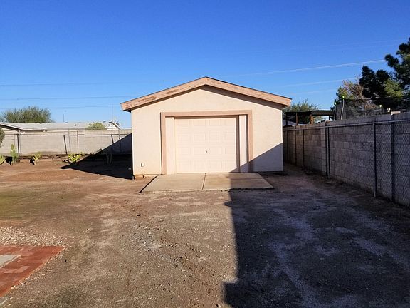 Garage 110 Place