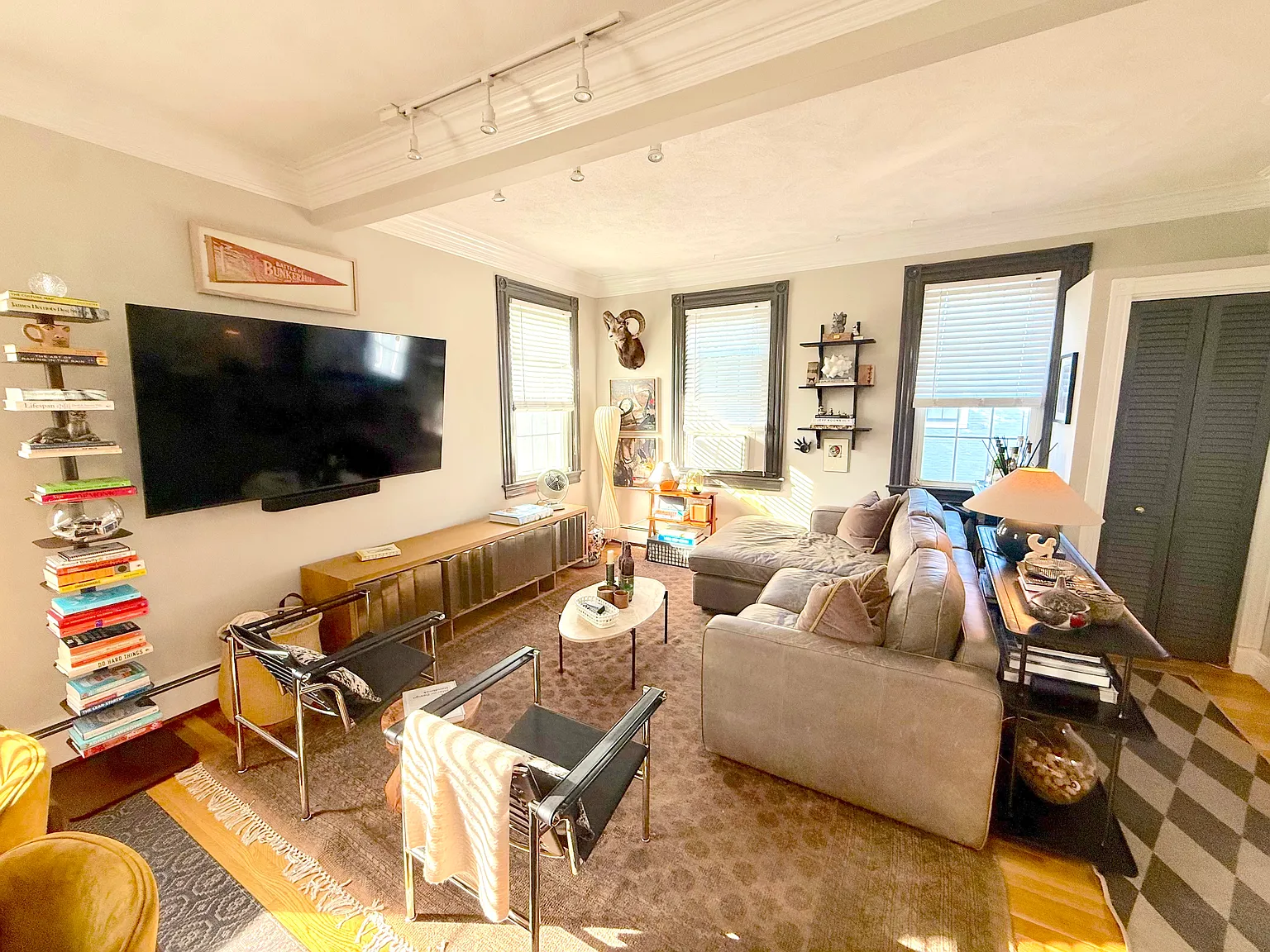 2 bed, 1026 sqft, $4,200 — Photo 3