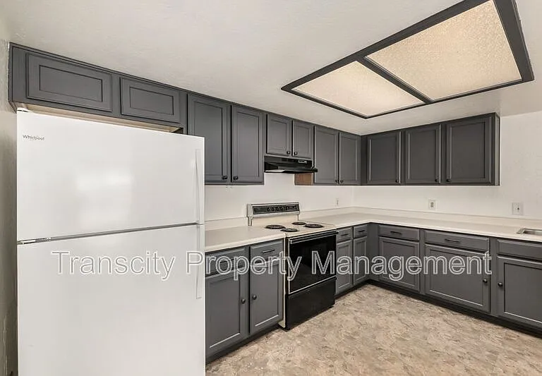 1111 W Summit Pl #27 — Photo 6