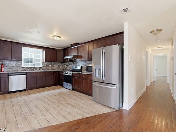 5th image of 17 Stanton St