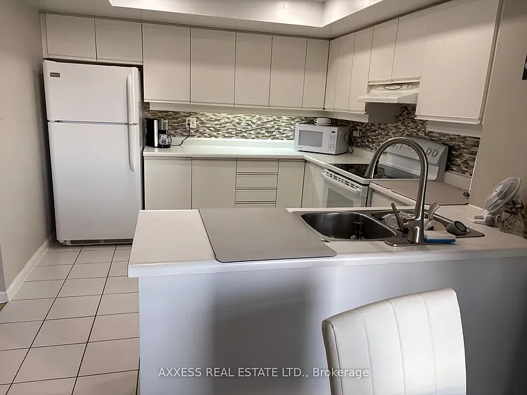 45 Kingsbridge Garden Cir #502 — Photo 8
