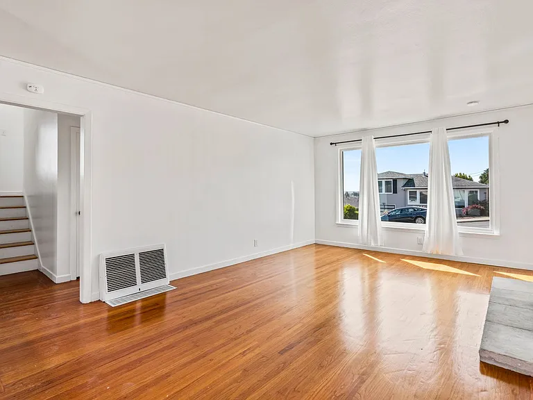 1796 Hickory Ave — Photo 4