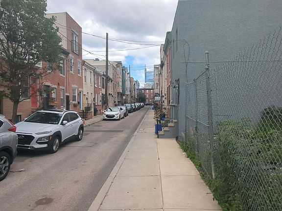 4th image of 1044 S Cleveland St