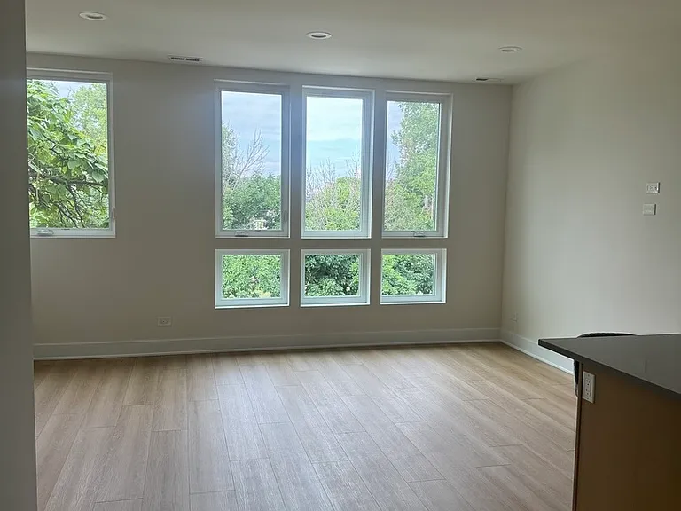 3723 S Lake Park Ave #0 — Photo 13