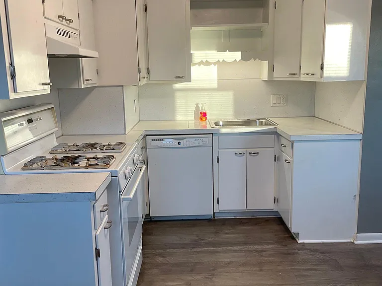 921 Eleanor Ave — Photo 7
