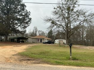 1817 Alpine Dr, Deatsville, AL 36022