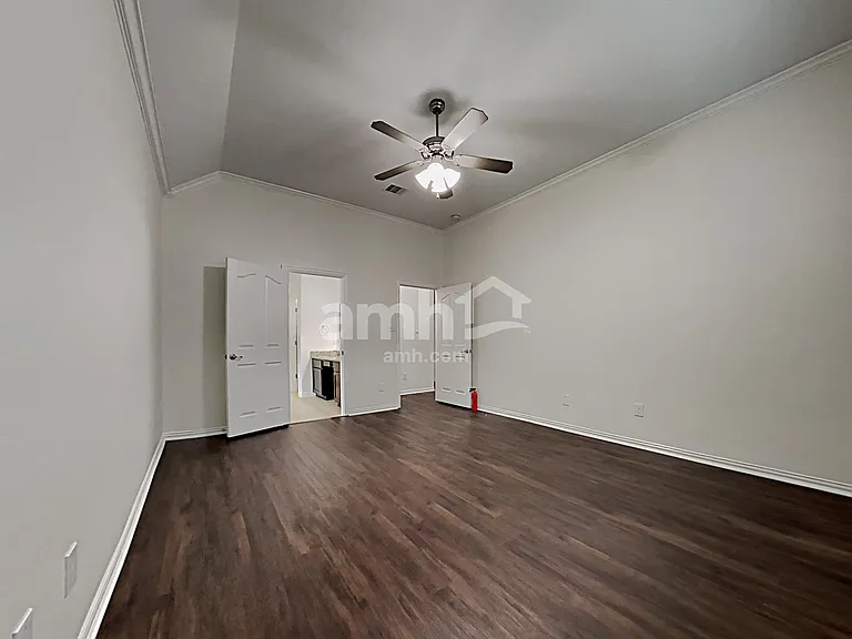 2213 Oak Circle Dr N — Photo 13