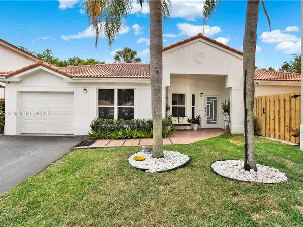 5566 NW 102nd Pl, Doral, FL 33178