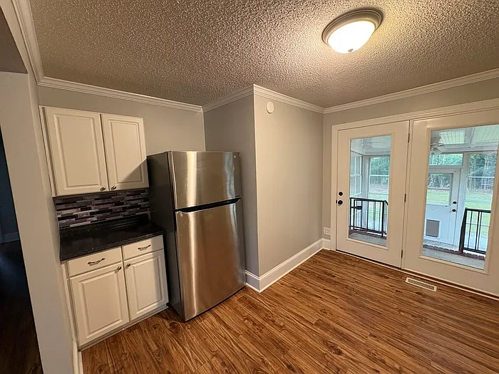3 bed, 2.0 bath, 1604 sqft, $1,150 — Photo 4
