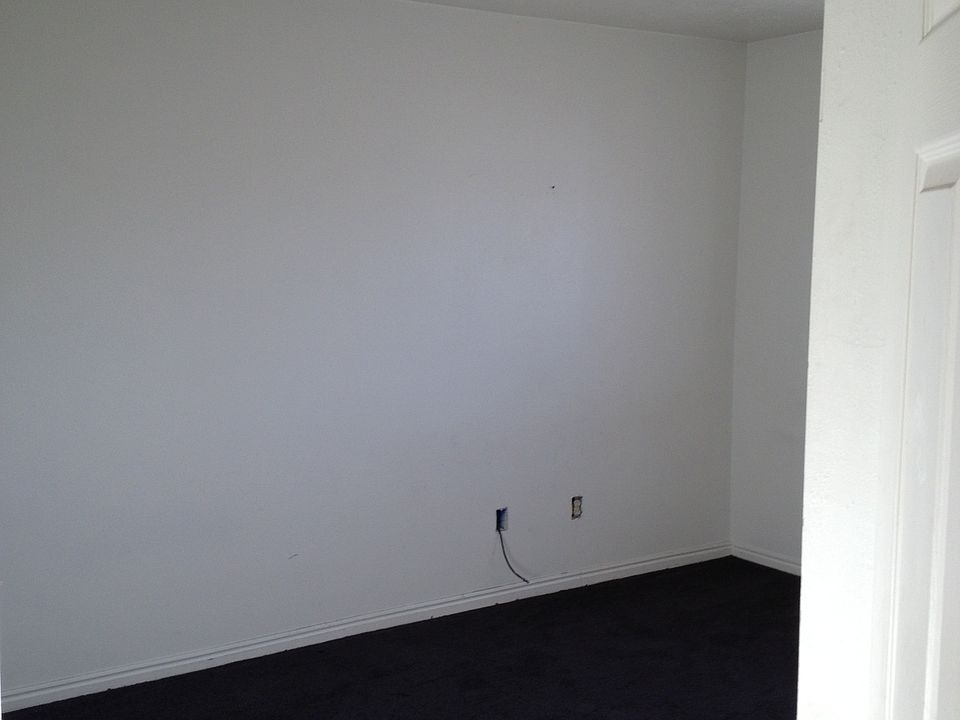 2nd image of 1650 Trinnaman Ln APT 1B