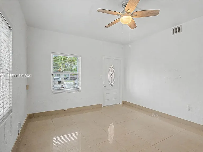 5917 SW 62nd Ter — Photo 6