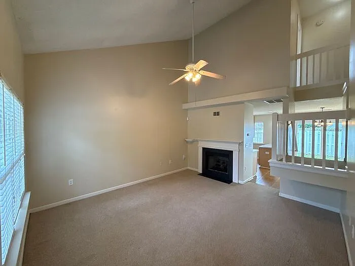 3 bed, 2.0 bath, 1350 sqft, $1,900 — Photo 2