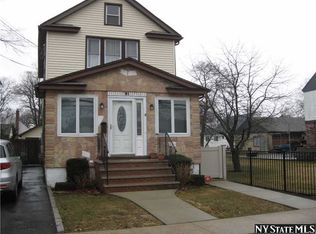91 Rolling St, Lynbrook, NY 11563