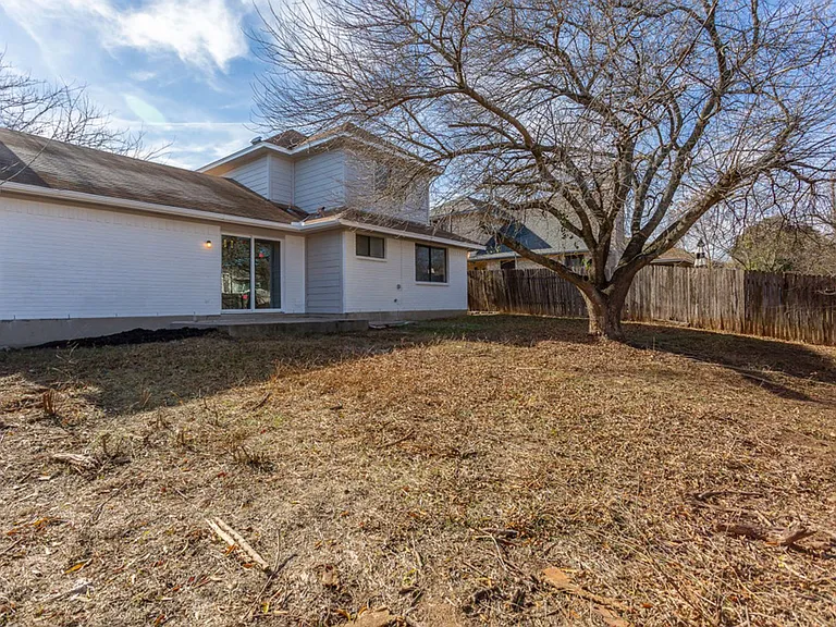 816 Clearwater Trl — Photo 21