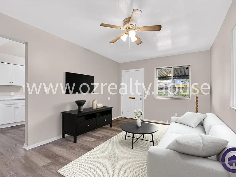 732 Coyne Ave — Photo 2