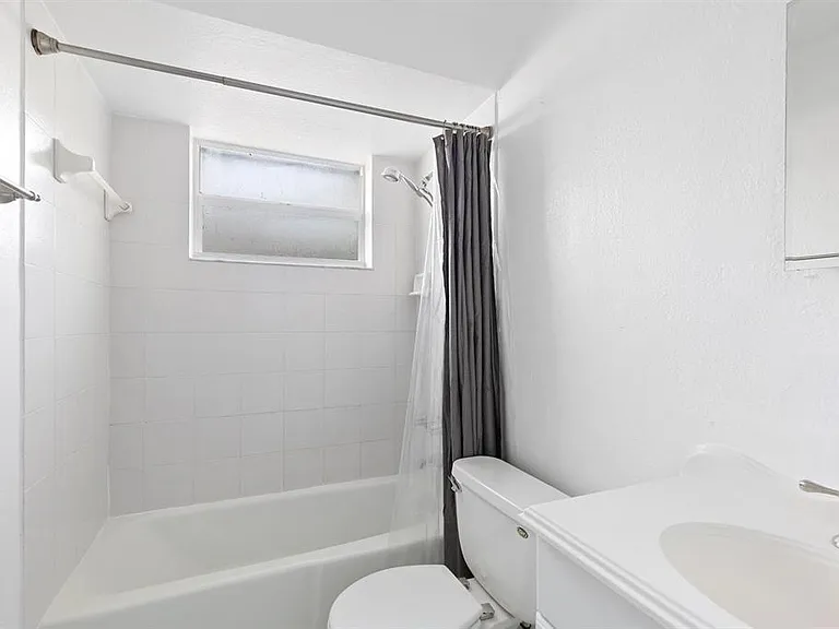 821 SW 4th St #1 — Photo 7