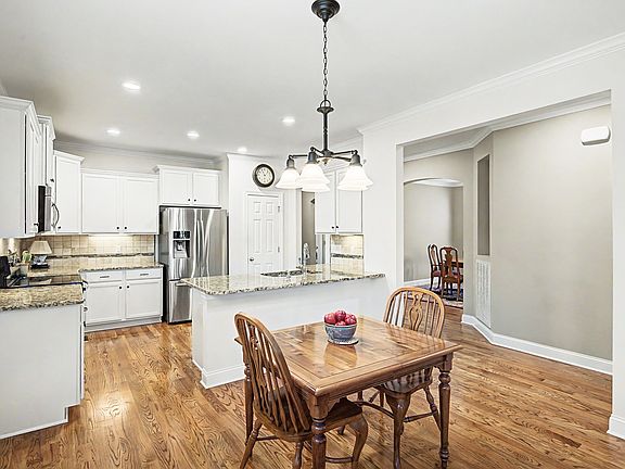 4th image of 318 Caysens Square Ln