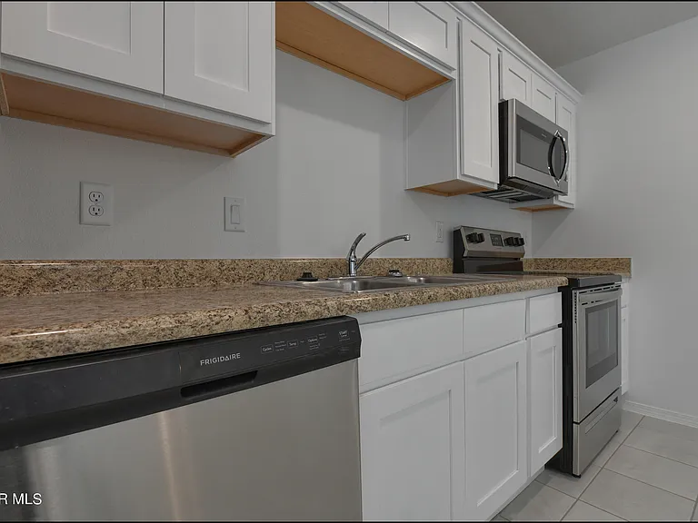 4626 Maxwell Ave #C — Photo 15