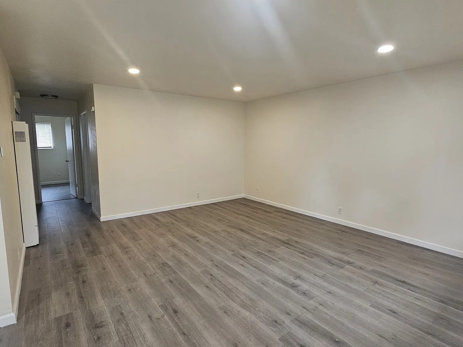 2 bed, 900 sqft, $2,100 — Photo 2