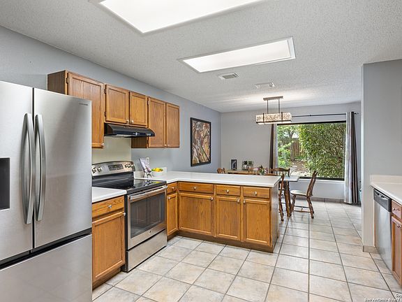 5th image of 7705 Wood Bluff
