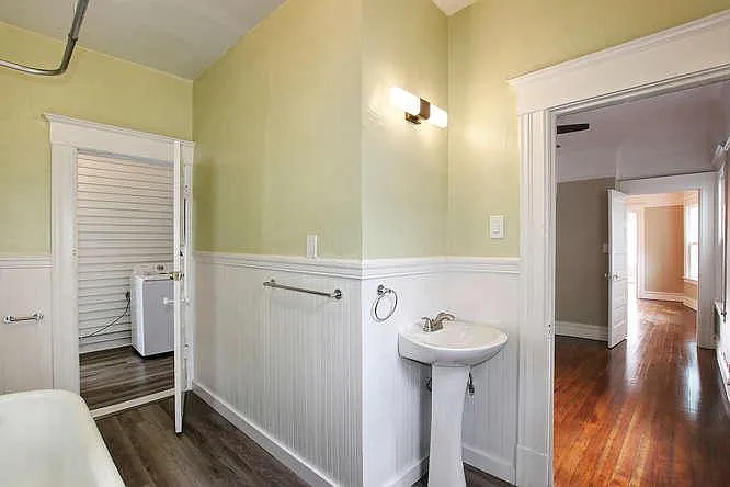 1821 Capitol Ave — Photo 1