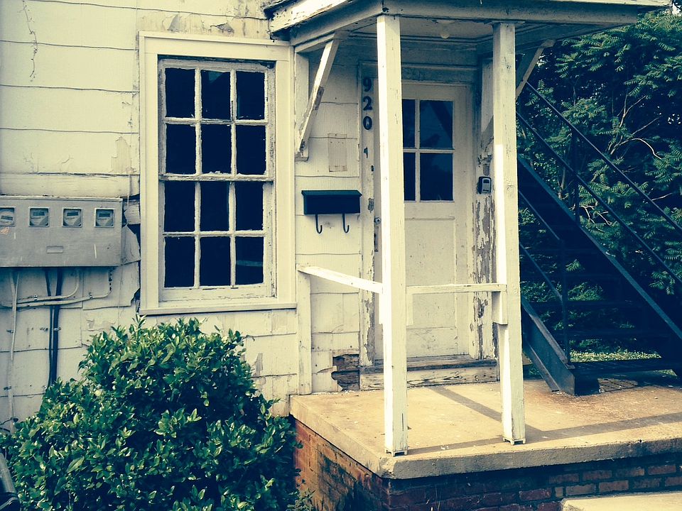 1st image of 920 S Beaumont Ave