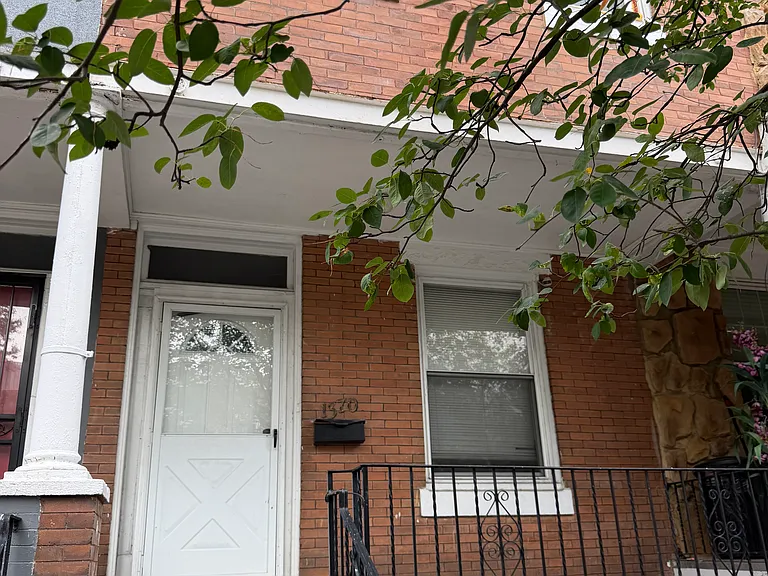 1370 Narragansett St — Photo 17