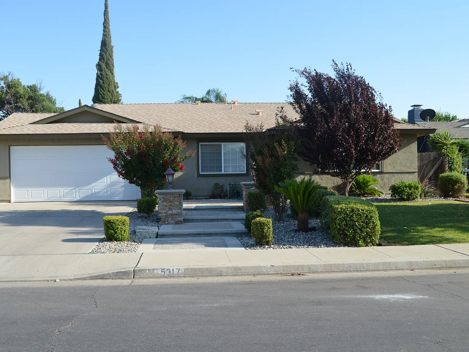 4 bed, 1315 sqft, $2,300 — Photo 1