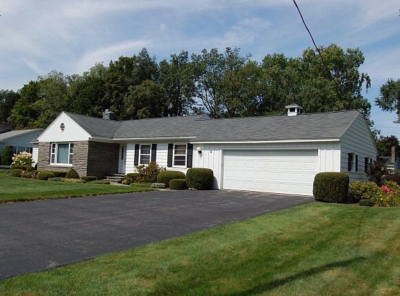 2nd image of 4 Circle Dr
