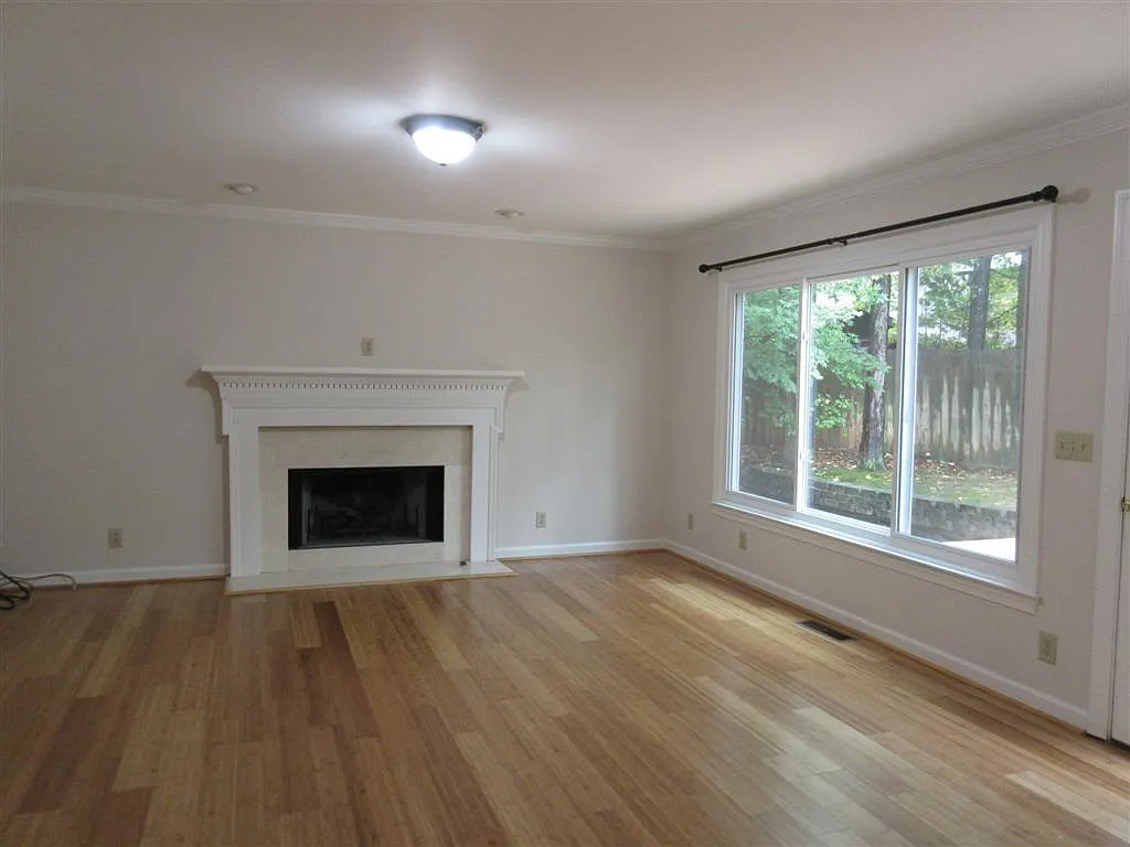 Building Photo - 4635 Villa Chase Dr NE
