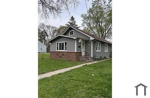 701 N Sunset Ave Photo 1