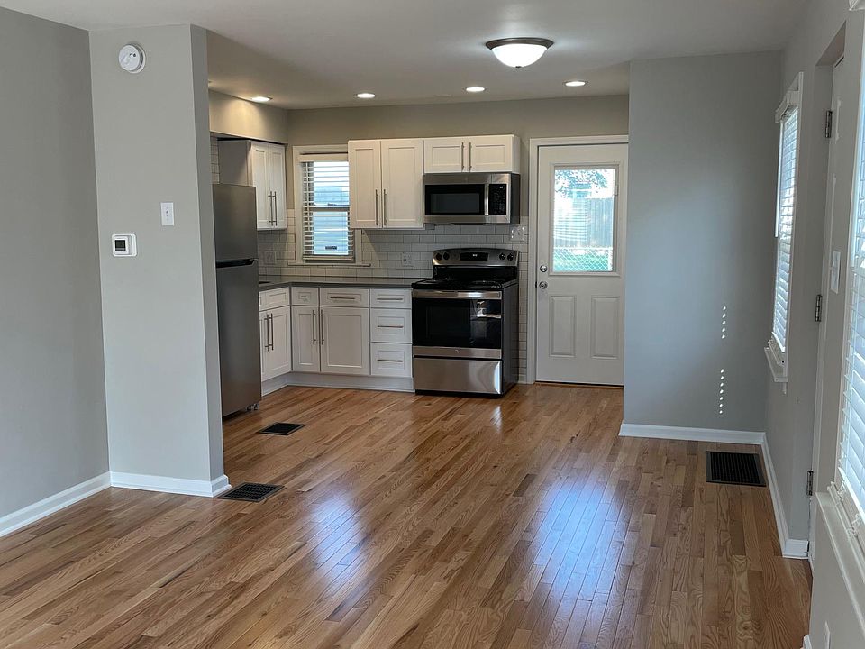 open floor plan with lots of natural light